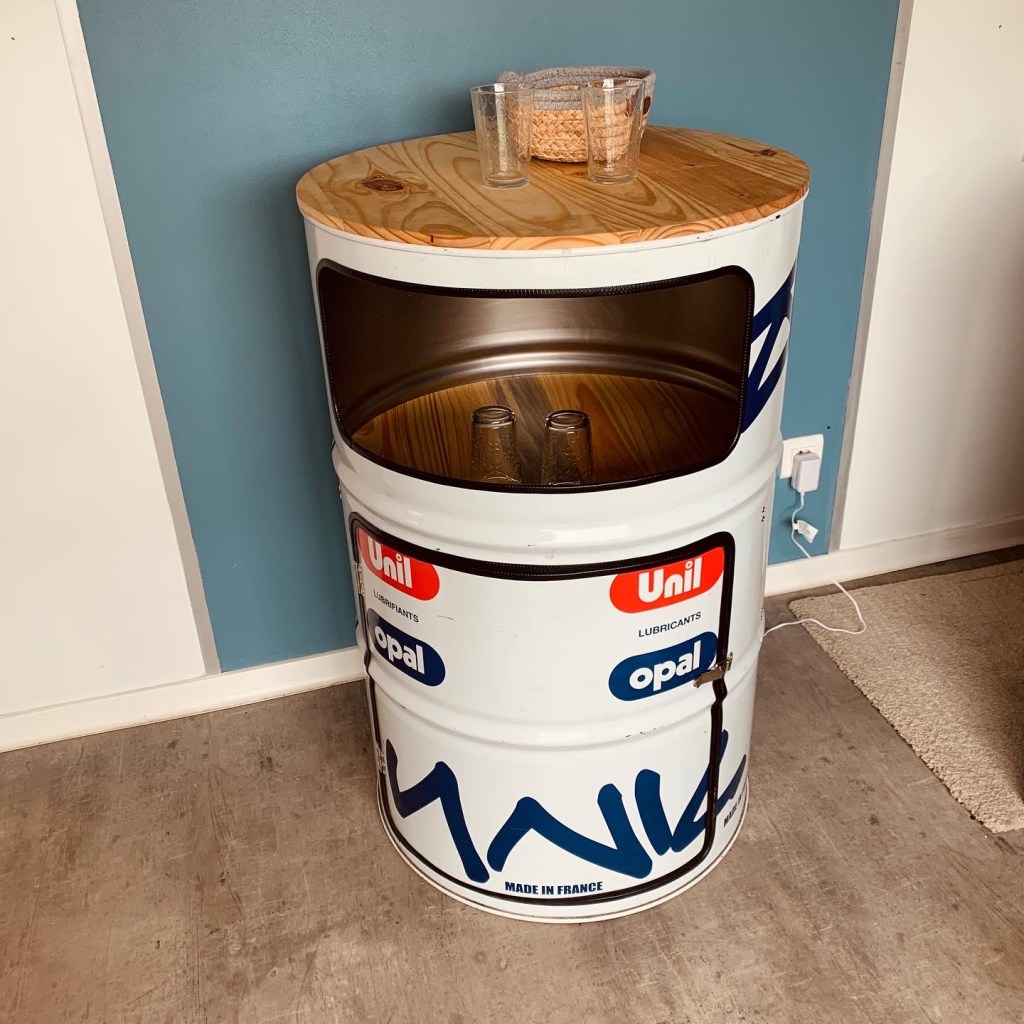 bar fabriqué avec un baril d'huile
