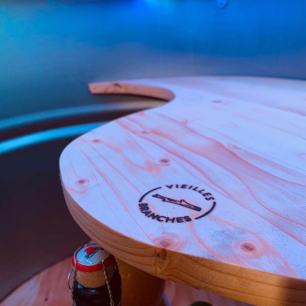 bar fabriqué avec un baril d'huile