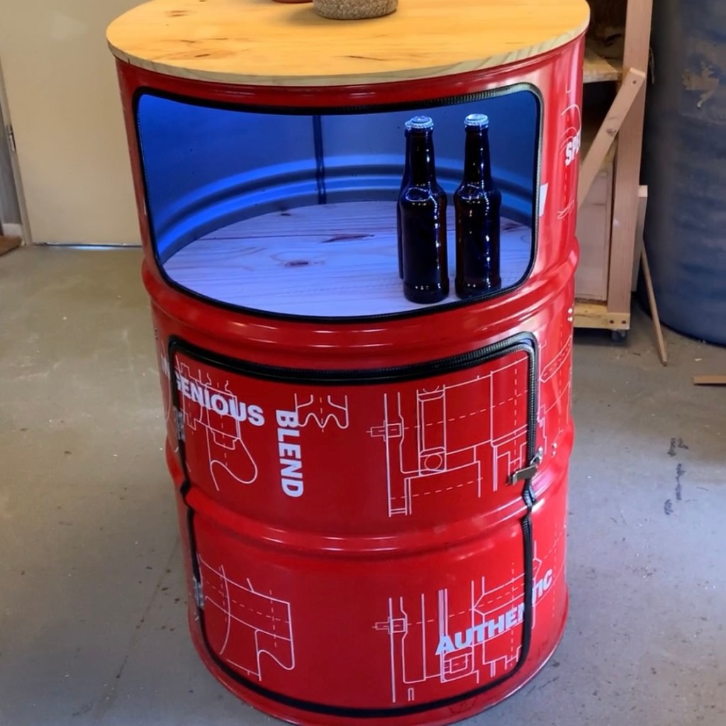 Bar fabriqué à partir d'un baril d'huile