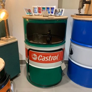 Bar fabriqué avec un baril d'huile